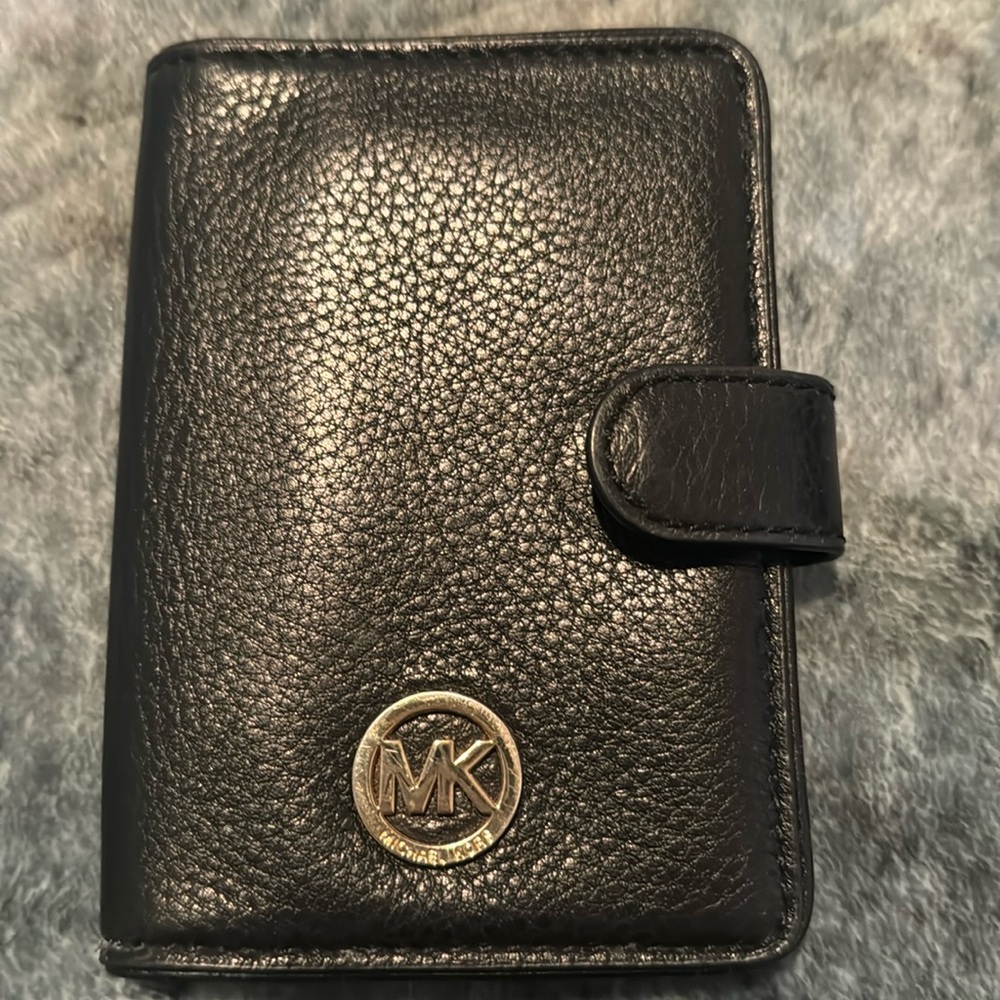 Michael Kors Passport Card Holder Wallet Pebble Leather Bifold